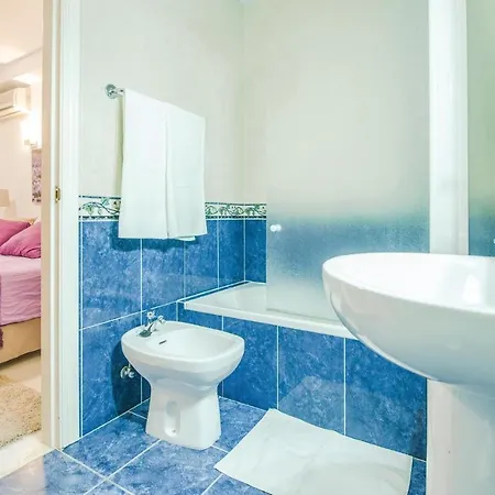 Amazing In Benalmdena With 7 Bedrooms, Wifi&outdoor Swimming Pool Vakantiehuis *