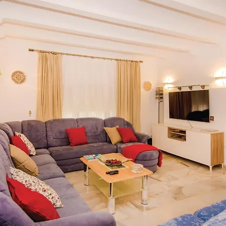 Vakantiehuis Amazing In Benalmdena With 7 Bedrooms, Wifi&outdoor Swimming Pool *